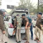 एसएसपी देहरादून के निर्देशों पर जनपद में नगर से देहात तक पुलिस ने चलाया सघन चैकिंग अभियान,. चैकिंग के दौरान बाहरी राज्यों से आने वाले व्यक्तियों से पूछताछ कर प्राप्त की सत्यापन सम्बन्धित आवश्यक जानकारियां