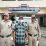 अर्बन को- ऑपरेटिव बैंक में जालसाजी कर बैंक से करोडों रूपये की धनराशि का गबन करने वाले तत्कालीन बैंक प्रबन्धक को पुलिस ने किया गिरफ्तार